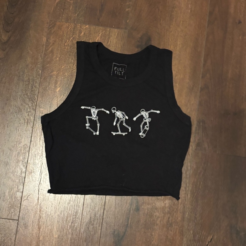 Tilly’s skeleton skateboarding cropped tank top. size small.